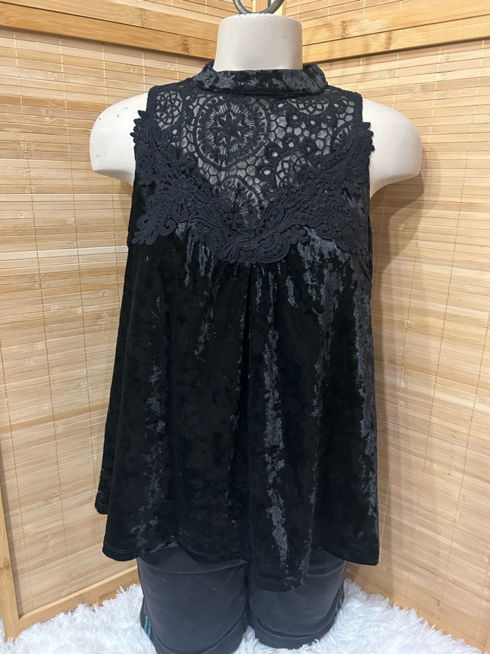 Black Velvet Camisole Halter Top Lacy neckline Dressy Holiday Pretty gothic M